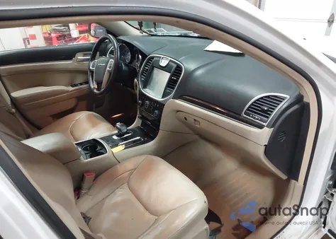 2014 Chrysler 300 z USA, uszkodzony, nr VIN 2C3CCARG2EH328084